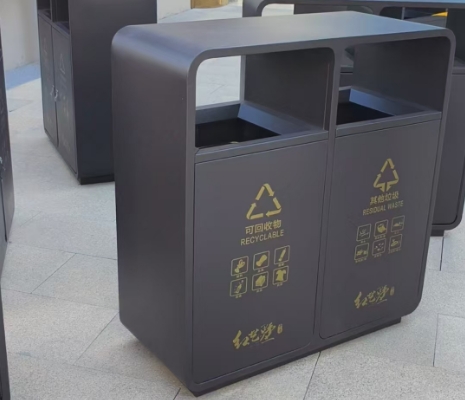 一款咖啡色的戶外分類垃圾桶